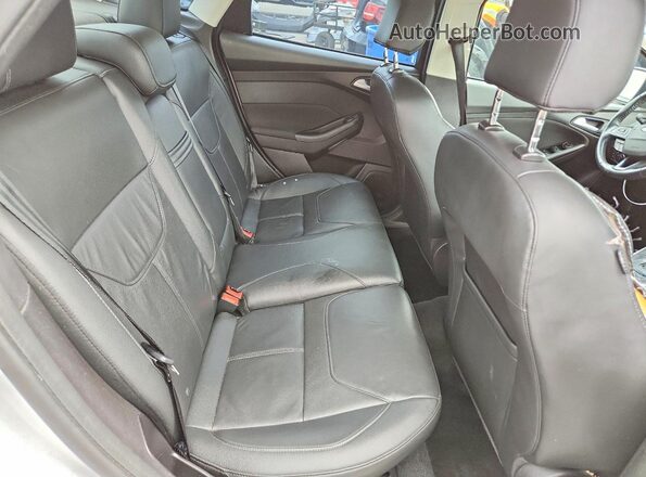 1FADP3F21GL209382 2016 FORD FOCUS White Vista de los asientos traseros