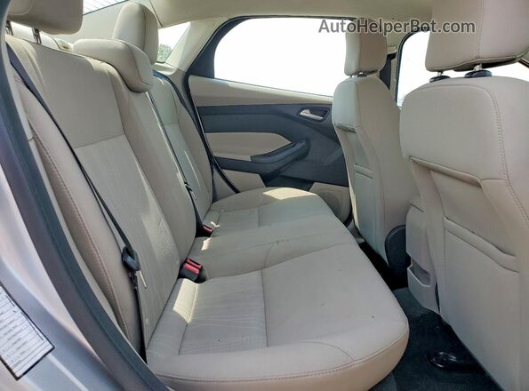1FADP3F21GL209611 2016 FORD FOCUS Silver Вид задніх сидінь