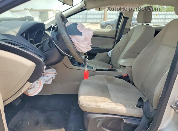 1FADP3F21GL209611 2016 FORD FOCUS Silver Вид салону спереду