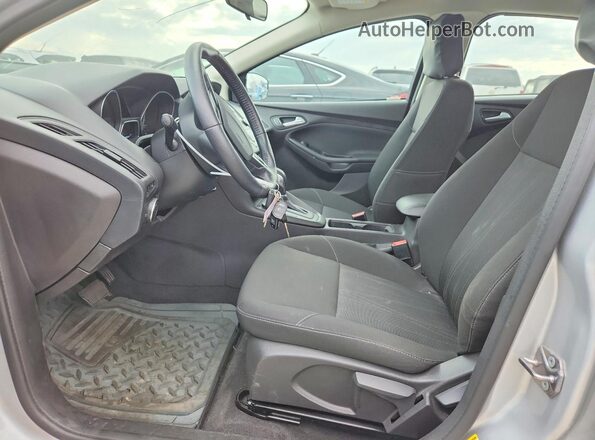 1FADP3F21JL268505 2018 FORD FOCUS Silver Front interior view