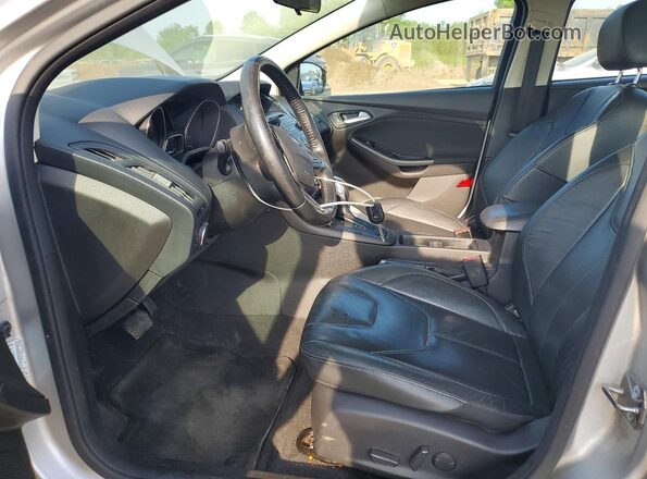 1FADP3F22GL224747 2016 FORD FOCUS Silver Widok wnętrza z przodu