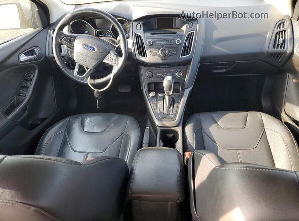 1FADP3F22GL224747 2016 FORD FOCUS Silver Widok deski rozdzielczej