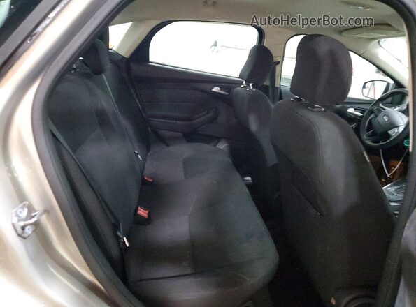 1FADP3F22GL288349 2016 FORD FOCUS Бежевый Вид задних сидений