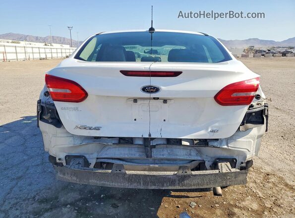 1FADP3F22HL216939 2017 FORD FOCUS Белый Вид сзади