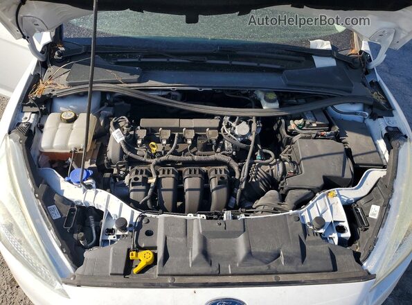 1FADP3F22HL216939 2017 FORD FOCUS Белый Вид задней части салона