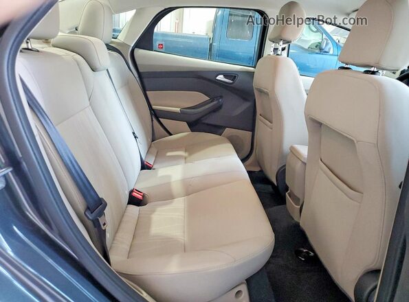 1FADP3F22HL274548 2017 FORD FOCUS Серый Вид задних сидений
