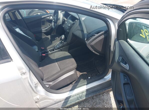 1FADP3F22JL224898 2018 FORD FOCUS Silver Вид салону спереду