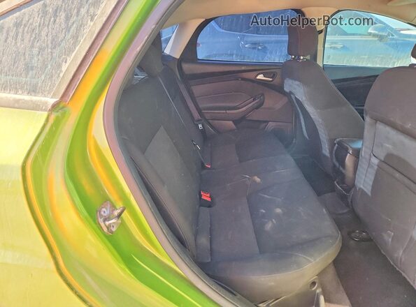 1FADP3F22JL240258 2018 FORD FOCUS Green Rear seats view
