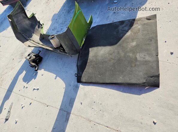 1FADP3F22JL240258 2018 FORD FOCUS Green Engine compartment view