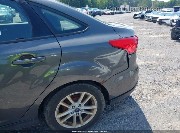 1FADP3F22JL257688 2018 FORD FOCUS Gray Widok z przodu
