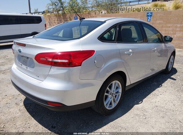 1FADP3F22JL328565 2018 FORD FOCUS Серебряный Задняя правая четверть