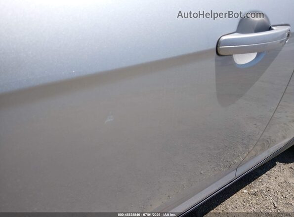 1FADP3F22JL328565 2018 FORD FOCUS Серебряный 