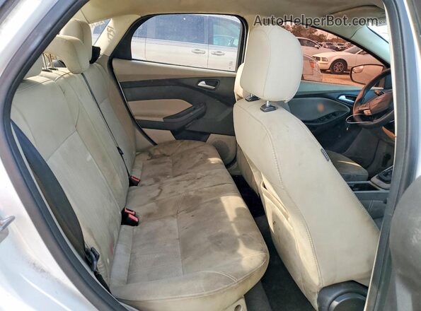 1FADP3F23GL241699 2016 FORD FOCUS White უკანა სავარძლების ხედი