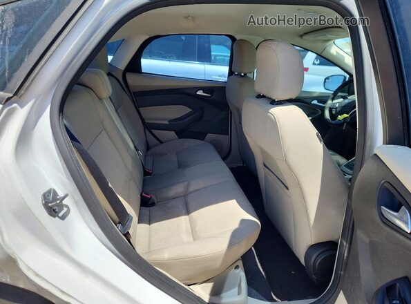 1FADP3F23GL351118 2016 FORD FOCUS Белый Вид задних сидений