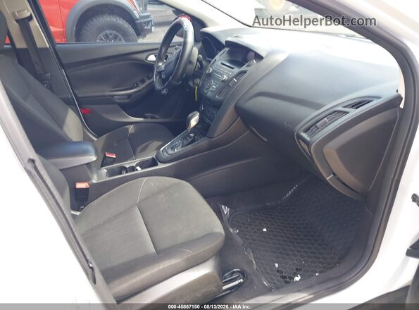 1FADP3F23HL231224 2017 FORD FOCUS White Widok wnętrza z przodu