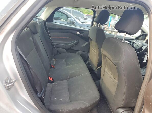 1FADP3F23HL255846 2017 FORD FOCUS Серебряный Вид задних сидений