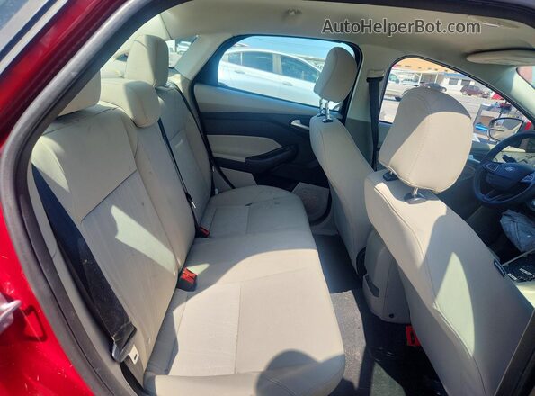 1FADP3F23HL295019 2017 FORD FOCUS Red Вид задніх сидінь