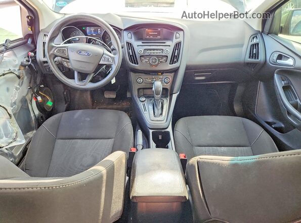 1FADP3F23HL304916 2017 FORD FOCUS Gray Vista del salpicadero