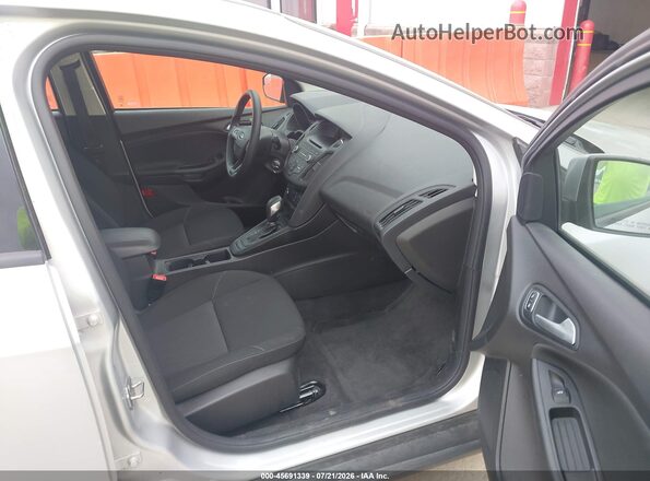 1FADP3F23HL329654 2017 FORD FOCUS Silver წინა სალონის ხედი