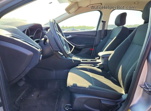 1FADP3F23JL319972 2018 FORD FOCUS Silver Սալոնի դիմացի տեսք
