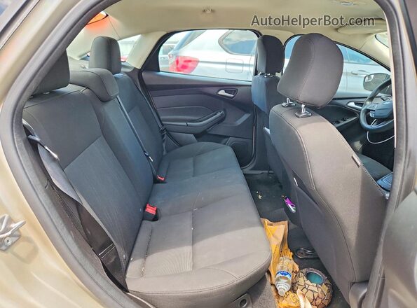 1FADP3F24HL219549 2017 FORD FOCUS Beige Вид задніх сидінь