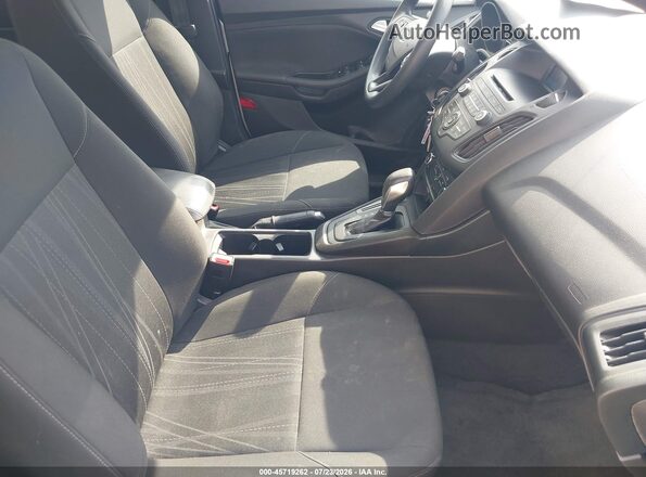 1FADP3F24HL288435 2017 FORD FOCUS Silver Вид салону спереду