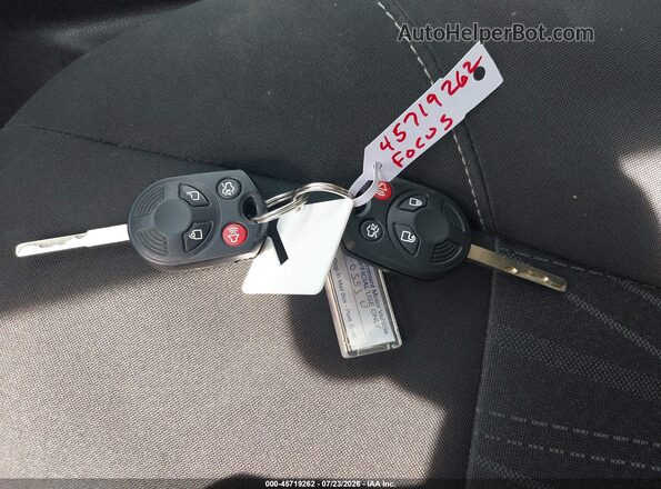 1FADP3F24HL288435 2017 FORD FOCUS Silver Вид панелі приладів