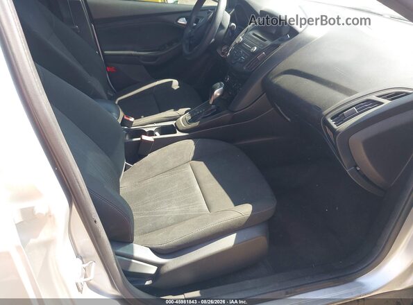 1FADP3F24HL296406 2017 FORD FOCUS Silver Вид салону спереду