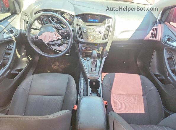 1FADP3F24HL321000 2017 FORD FOCUS Red Vista del salpicadero