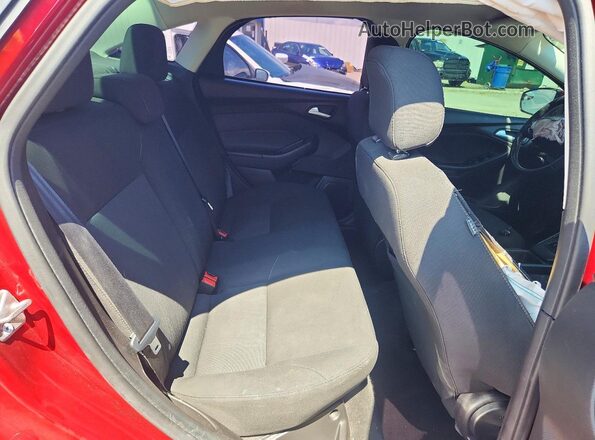 1FADP3F24HL321000 2017 FORD FOCUS Red Vista de los asientos traseros