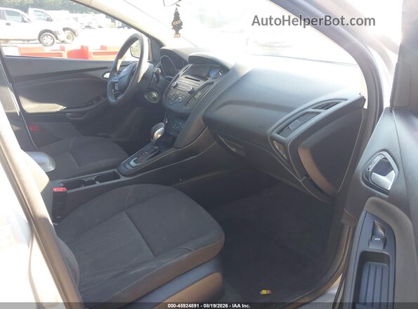 1FADP3F24HL338900 2017 FORD FOCUS Gray Vista interior delantera