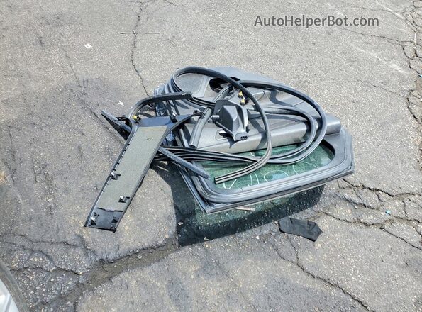 1FADP3F24JL271091 2018 FORD FOCUS Gray Vista del compartimento del motor