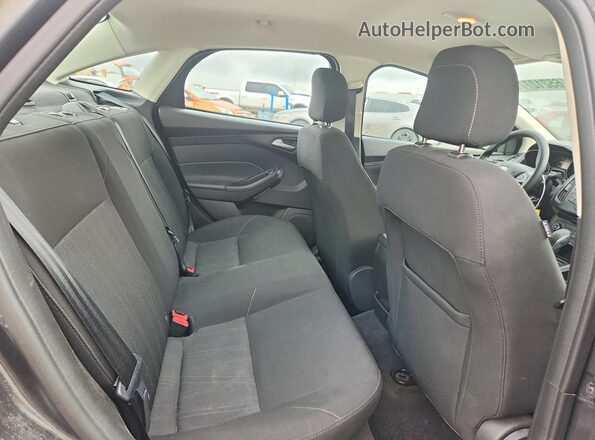 1FADP3F24JL276808 2018 FORD FOCUS White Widok tylnych siedzeń