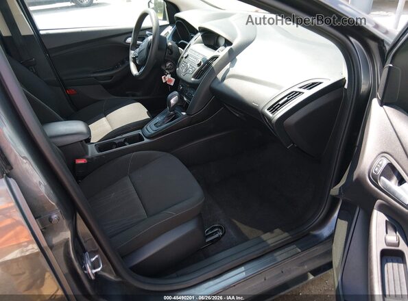 1FADP3F24JL328258 2018 FORD FOCUS Серый Вид салона спереди