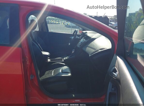 1FADP3F25GL267334 2016 FORD FOCUS Red Вид салону спереду