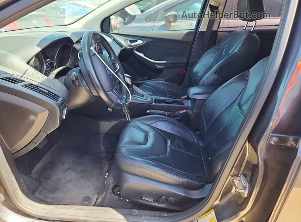 1FADP3F25GL334837 2016 FORD FOCUS Серый Вид салона спереди