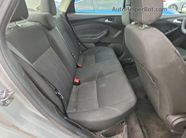 1FADP3F25JL262190 2018 FORD FOCUS Серебряный Вид задних сидений