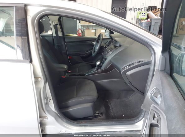 1FADP3F25JL328284 2018 FORD FOCUS Silver Vista interior delantera