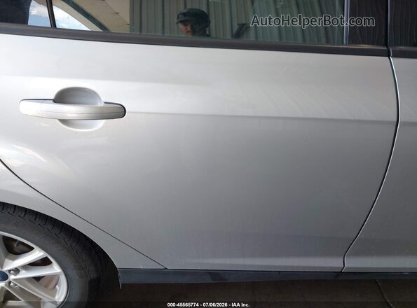1FADP3F25JL328284 2018 FORD FOCUS Silver Vista frontal