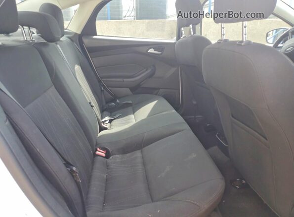 1FADP3F26GL224234 2016 FORD FOCUS Белый Вид задних сидений