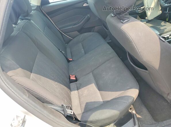 1FADP3F26GL281369 2016 FORD FOCUS Silver Vista de los asientos traseros