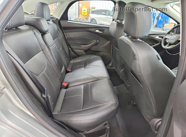 1FADP3F26GL361206 2016 FORD FOCUS Silver Vista de los asientos traseros