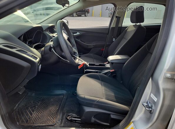 1FADP3F26HL325727 2017 FORD FOCUS Silver Widok wnętrza z przodu
