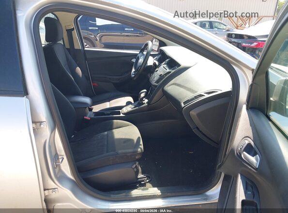 1FADP3F26HL339823 2017 FORD FOCUS Silver წინა სალონის ხედი