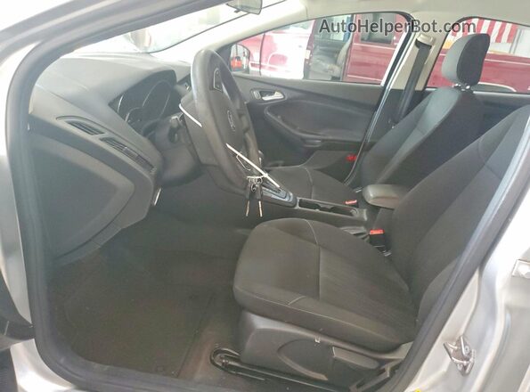 1FADP3F26JL250291 2018 FORD FOCUS Silver Vista del salpicadero
