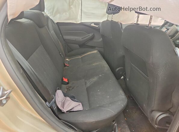 1FADP3F26JL301837 2018 FORD FOCUS Gold Vista de los asientos traseros
