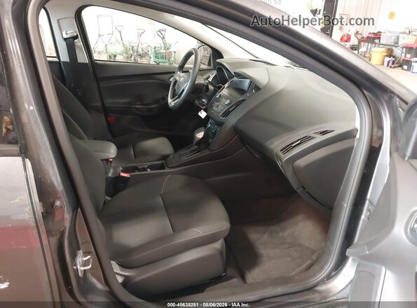 1FADP3F26JL328231 2018 FORD FOCUS Gray Vista interior delantera