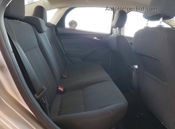 1FADP3F27GL268646 2016 FORD FOCUS Silver Widok tylnych siedzeń