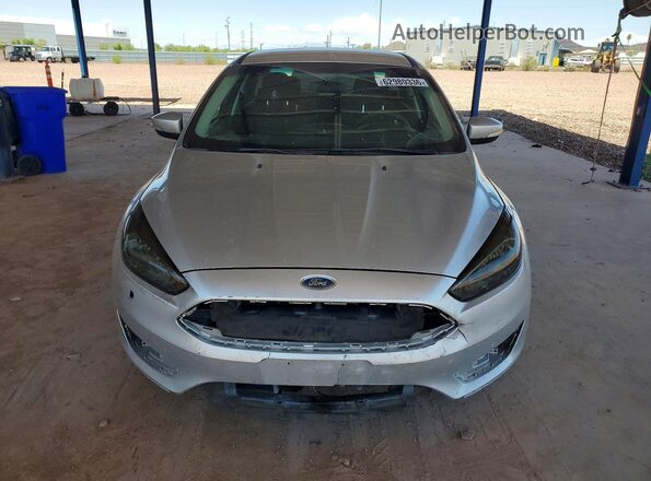 1FADP3F27GL268646 2016 FORD FOCUS Silver Widok z przodu