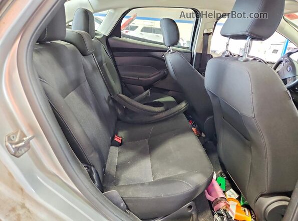 1FADP3F27GL402832 2016 FORD FOCUS Silver უკანა სავარძლების ხედი
